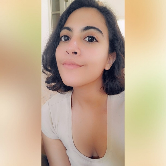 Meet your Posher, Farah - Picture 1 of 1